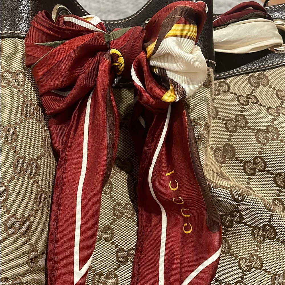 Gucci Beige and Brown Tote Bag with Red Scarf Accent - Picture 2 of 15